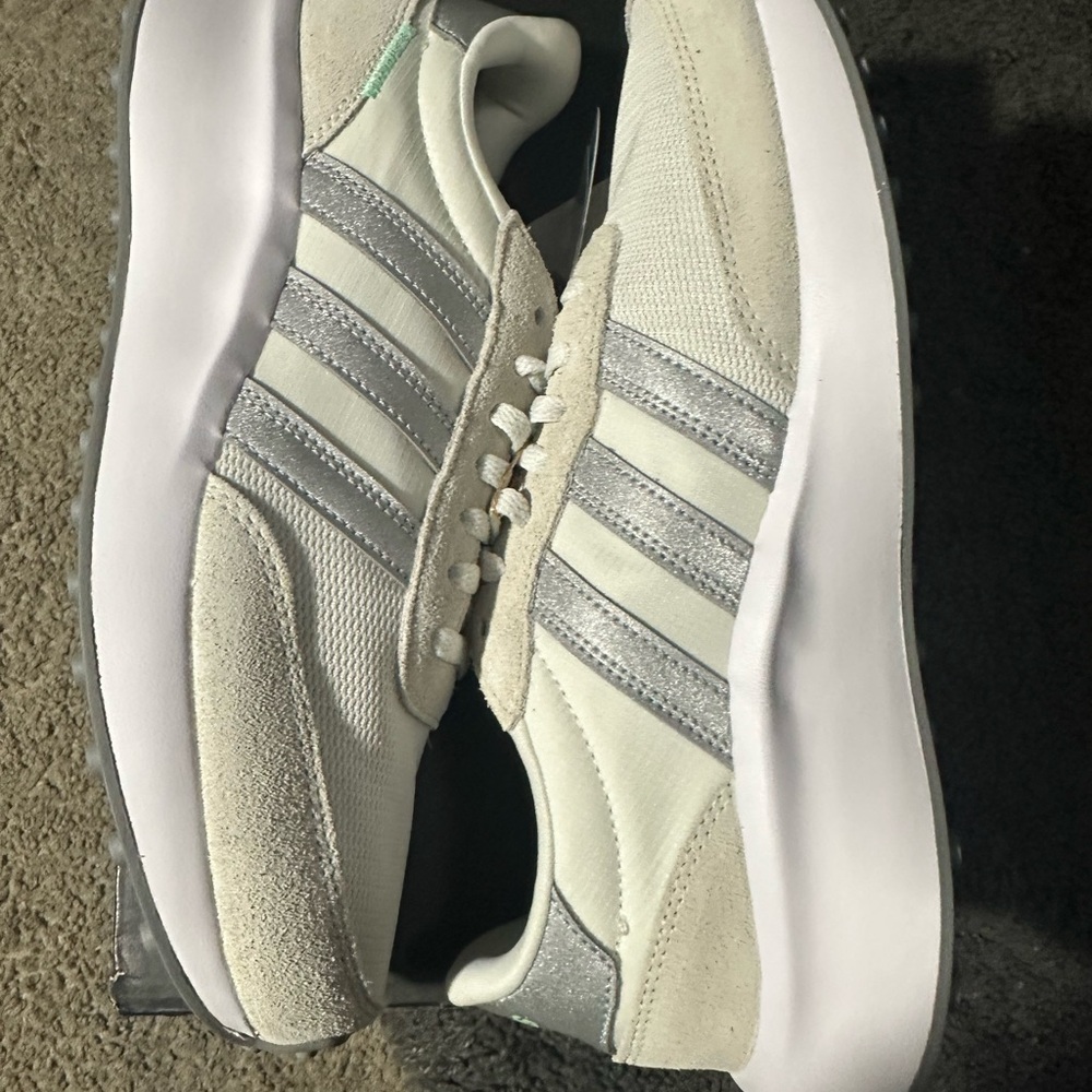 Adidas Run 70s Women's shoe size 7 White Beige Silver Tan Suede Leather HP7859 - Picture 2 of 5